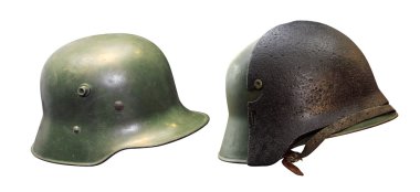 Ekstra koruyucu plaka ile kask İkinci Dünya Savaşı sırasında Alman ordusunun. Beyaz bir arka plan üzerinde
