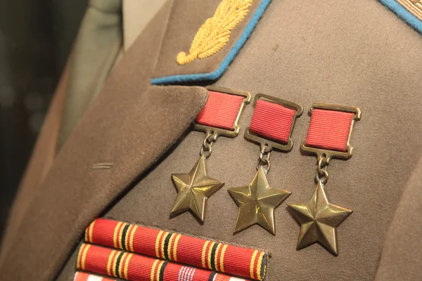 Utmärkelser i Sovjetunionen emblem av medaljen av guld stjärnan i hjälten av den sovjetiska unionen — Stockfoto