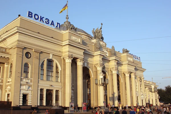 Odessa, Ucrânia - 26 de julho de 2015: Estação Ferroviária de Odessa. Odessa é — Fotografia de Stock