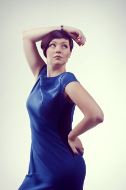 güzel bir kız seksi poz ayakta