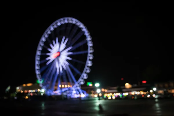 Luz borrosa de la rueda del hurón, luces desenfocadas borrosas de la noche — Foto de Stock