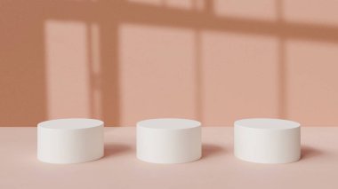 Yumuşak doğal gölgeleri olan sıcak bir kil yüzeyde üç beyaz silindir. Kozmetik marka paketleme sunum ürünü reklamları ve asgari tasarım düzeni için ideal.