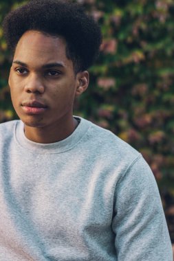 Genç bir Afrikalı Amerikalının yaşam tarzı