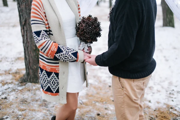 Bride and groom holding hands — Stock Photo, Image