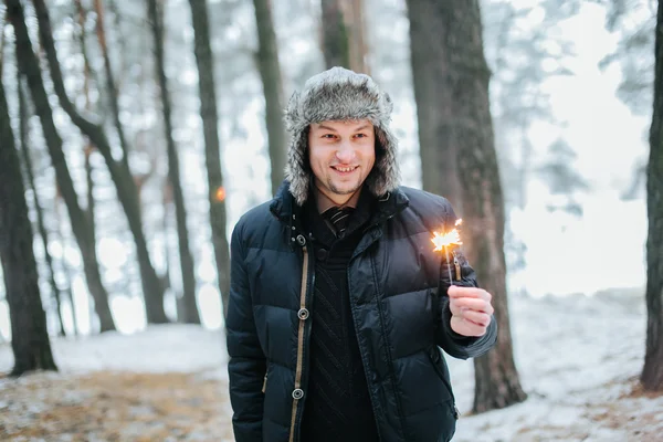 Ženich drží Benghal světla — Stock fotografie