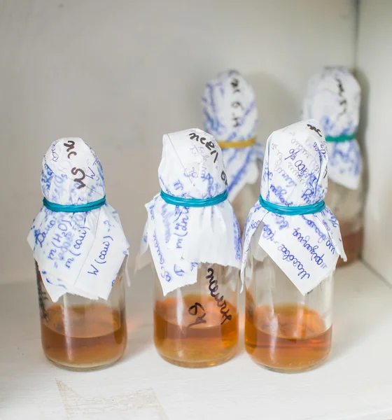Μπουκάλια στο εργαστήριο — Φωτογραφία Αρχείου