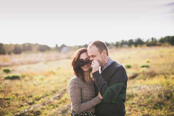 Young couple hugging at sunset — Stock Photo, Image