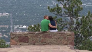 Colorado dağlar bulutlar gökyüzü. öpücük