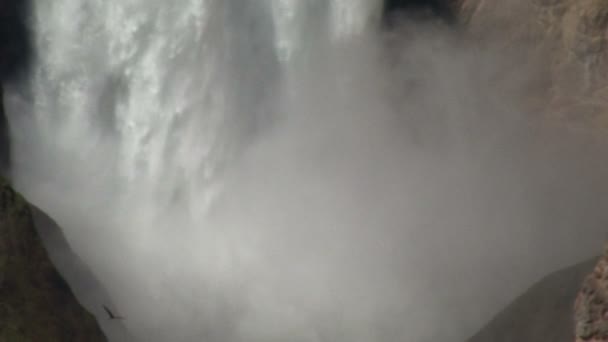 黄石国家公园。瀑布. — 图库视频影像