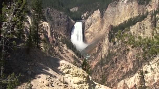 Yellowstone Ulusal Parkı. Şelale. — Stok video