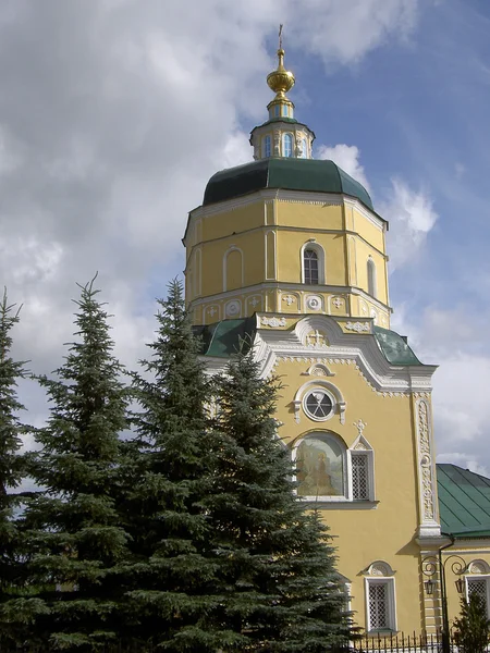 Provinsiella Ryssland. Kyrkan i Serpukhov — Stockfoto