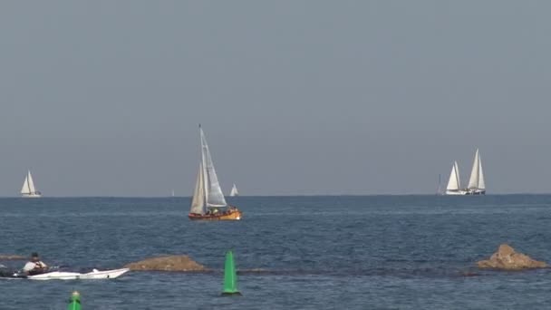 Los arrecifes de yate vela Tel Aviv, Jaffa — Vídeo de stock