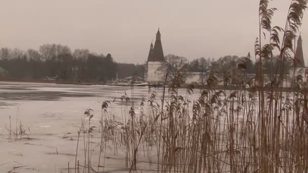 Orthodoxes Kloster am Morgen — Stockvideo