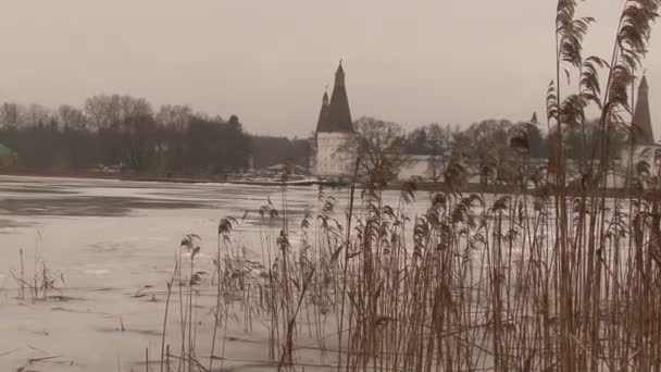 Monasterio ortodoxo por la mañana — Vídeo de stock