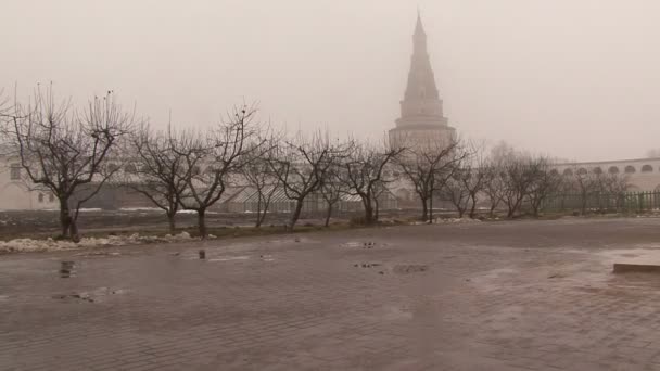 Православный монастырь утром — стоковое видео