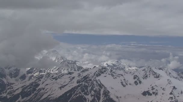 W górach w pobliżu Elbrus — Wideo stockowe