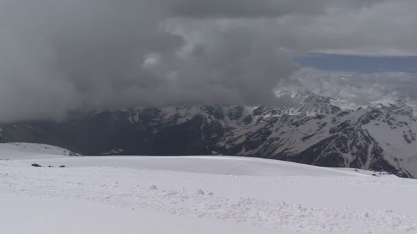 Sulle montagne vicino a Elbrus — Video Stock