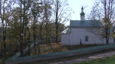 Sonbahar kilise kubbe çapraz