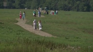 Hacılar yolu kiliseye