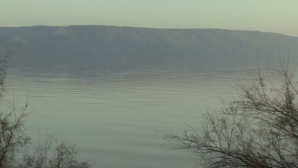 Galilejské jezero. Pohled z kláštera. — Stock video