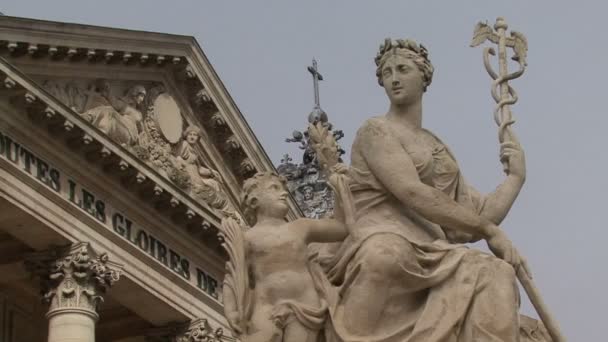 Palácio de Versalhes. Esculturas da entrada principal . — Vídeo de Stock