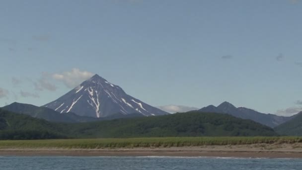 Vilyuchinskaya hoes. View from the Pacific Ocean. — Stock Video