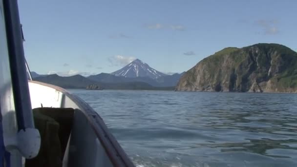 Vilyuchinskaya hoes. View from the Pacific Ocean. — Stock Video