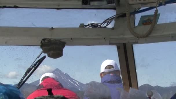 Boat trip. Avacha Bay. — Stock Video