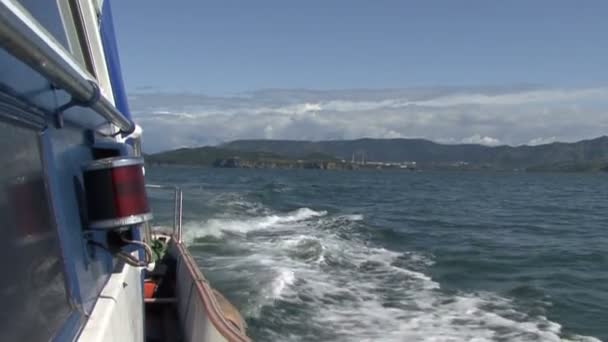 Viagem de barco. Baía de Avacha . — Vídeo de Stock