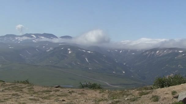 Roads Kamchatka. Mountain pass. — Stock Video