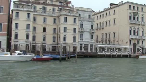 Venecia canales góndolas puentes — Vídeo de stock