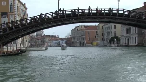 Venedig kanaler gondoler broar — Stockvideo