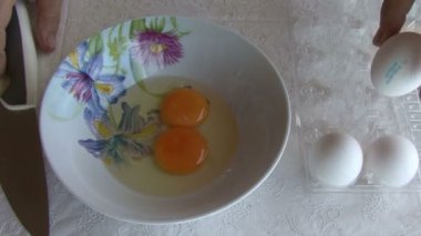 bir yumurta çatlama