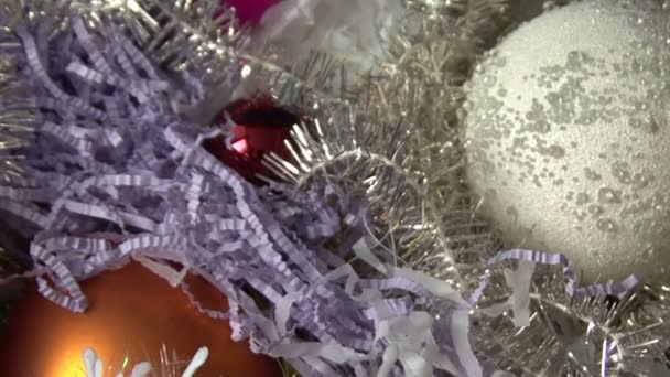 Kerst klatergoud en ballen — Stockvideo