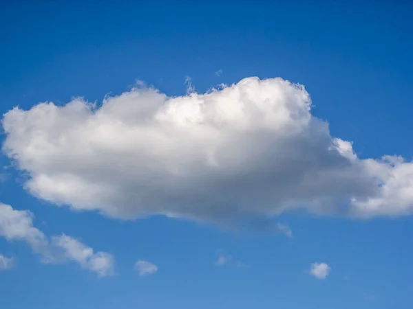 Nubes Flotan Través Del Cielo — Foto de Stock