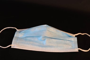 Siyah arkaplanda koruyucu maske