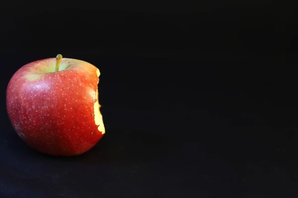 Яблоко Укусом — стоковое фото