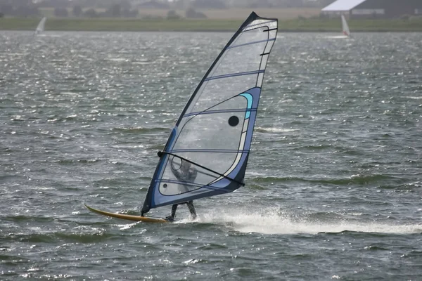 Πρόσωπο Windsurfing Στη Θάλασσα — Φωτογραφία Αρχείου