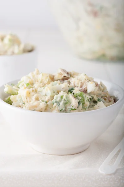 Свіжий домашній картопляний салат — стокове фото