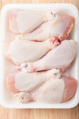 pişmemiş tavuk sopaları