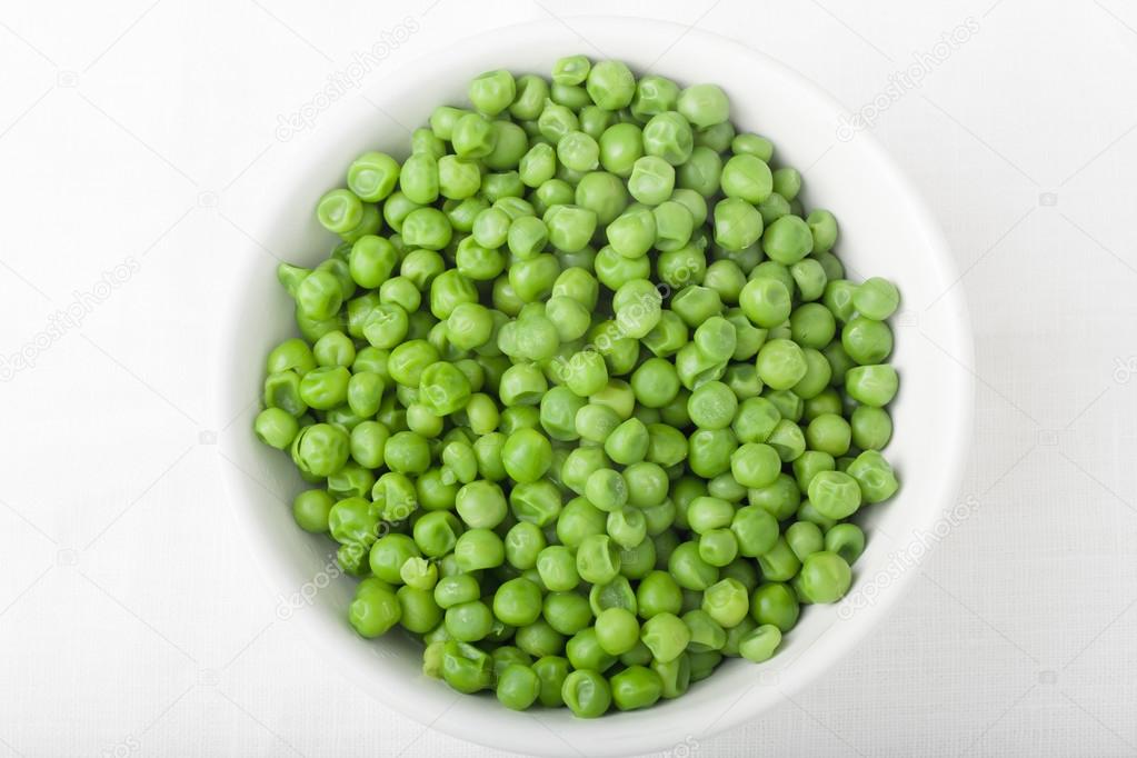 A bowl of cooked green peas, top view — Stock Photo © zoeytoja 67620187