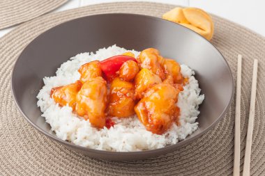 tatlı ve ekşi tavuk pilav ile 
