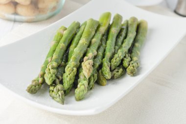 taze pişmiş kuşkonmaz closeup
