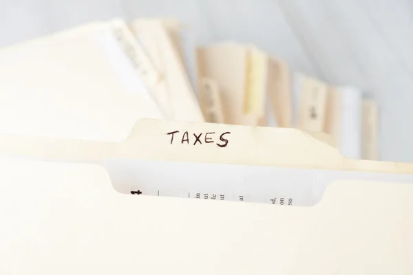 Sárga könyv dosszié címkével ellátott adók Stock Kép