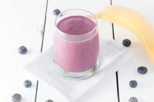 Homemade banana and blueberry  smoothie — Stock Photo, Image