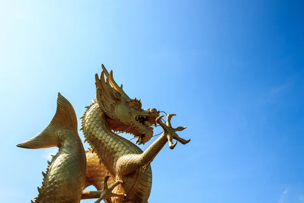 Dragão chinês de ouro de Tailândia — Fotografia de Stock