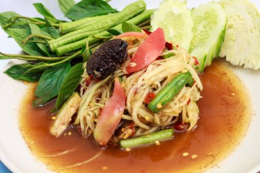 Yeşil papaya salatası