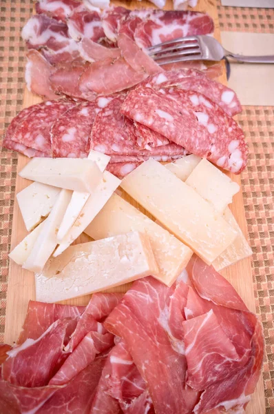 Mescolare Antipasto Italiano Sul Tavolo — Foto Stock