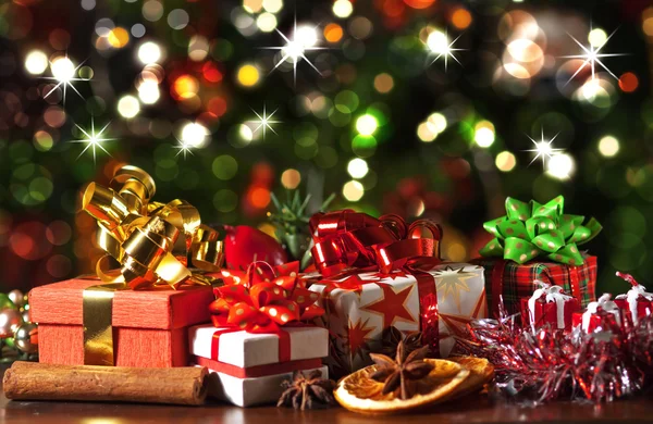 Regalos de Navidad y especias — Foto de Stock