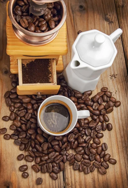 Coffee mill  and cup — Stock Photo, Image